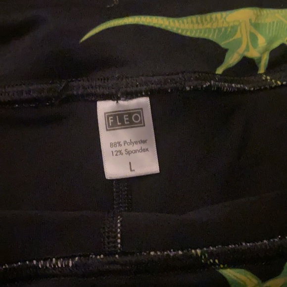 Large Fleo shorts dinosaur sold out - Picture 3 of 4